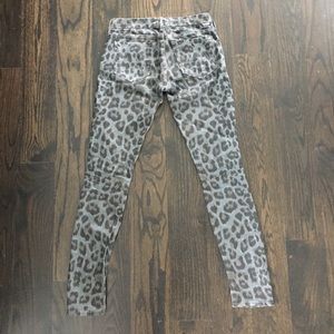 Mother 'the looker' in paw